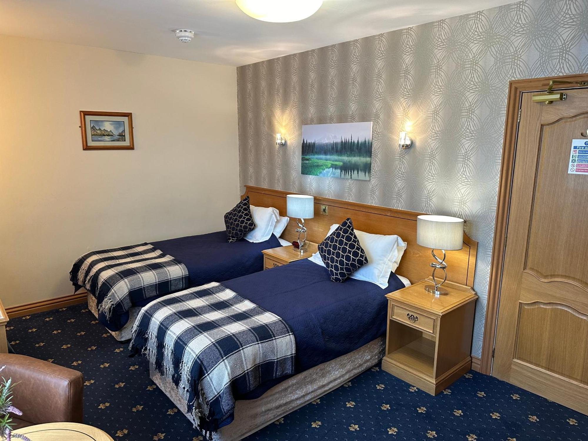 The Glen Hotel Newtonmore Buitenkant foto