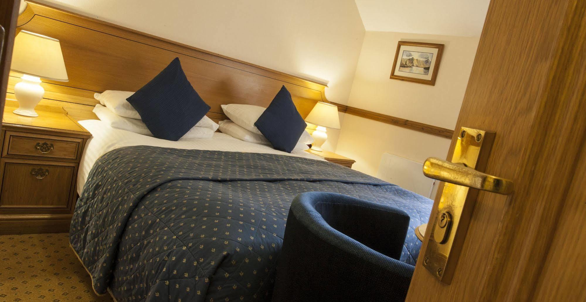 The Glen Hotel Newtonmore Buitenkant foto